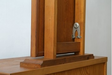 中古　屋久杉　漆塗り　品のある佇まいが美しい鏡台　(R-059907)