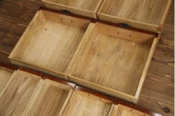 ビンテージ　超美品　高級品　民芸家具　三方ケヤキ材　総漆塗り　風格のある和の空間作りにおすすめの米沢車箪笥(ヴィンテージ、米沢箪笥、時代箪笥、欅材、総漆塗り、和タンス、衣装箪笥、収納箪笥)(R-059908)