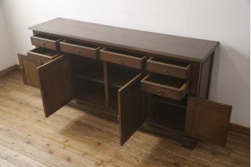 中古　高級輸入家具　オランダ　ワルモント(WARMOND)　木の風合いが味わい深いオーク材製のサイドボード(サイドキャビネット、収納棚、戸棚)(定価約50万円)(R-059909)