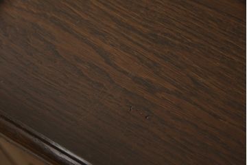 中古　高級輸入家具　オランダ　ワルモント(WARMOND)　木の風合いが味わい深いオーク材製のサイドボード(サイドキャビネット、収納棚、戸棚)(定価約50万円)(R-059909)