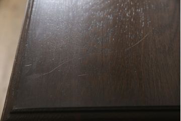 中古　高級輸入家具　オランダ　ワルモント(WARMOND)　木の風合いが味わい深いオーク材製のサイドボード(サイドキャビネット、収納棚、戸棚)(定価約50万円)(R-059909)