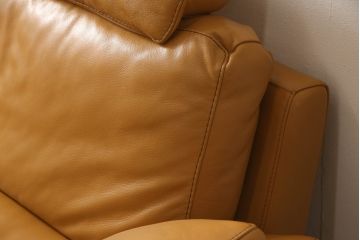 中古　美品　IDC大塚家具　高級ブランド　Domicil(ドミシール)　本革が高級感溢れるオットマン付きの2.5人掛けソファ(定価約53万円)(2人掛け、3人掛け、ソファ、3P、2P)(R-059911)