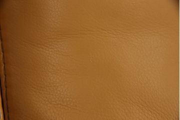 中古　美品　IDC大塚家具　高級ブランド　Domicil(ドミシール)　本革が高級感溢れるオットマン付きの2.5人掛けソファ(定価約53万円)(2人掛け、3人掛け、ソファ、3P、2P)(R-059911)