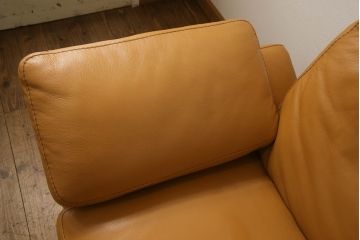 中古　美品　IDC大塚家具　高級ブランド　Domicil(ドミシール)　本革が高級感溢れるオットマン付きの2.5人掛けソファ(定価約53万円)(2人掛け、3人掛け、ソファ、3P、2P)(R-059911)