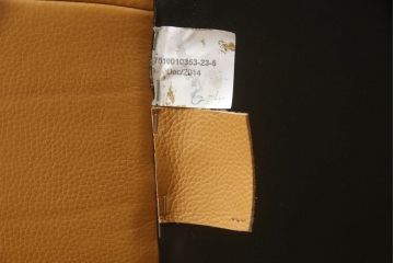 中古　美品　IDC大塚家具　高級ブランド　Domicil(ドミシール)　本革が高級感溢れるオットマン付きの2.5人掛けソファ(定価約53万円)(2人掛け、3人掛け、ソファ、3P、2P)(R-059911)