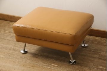 中古　美品　IDC大塚家具　高級ブランド　Domicil(ドミシール)　本革が高級感溢れるオットマン付きの2.5人掛けソファ(定価約53万円)(2人掛け、3人掛け、ソファ、3P、2P)(R-059911)