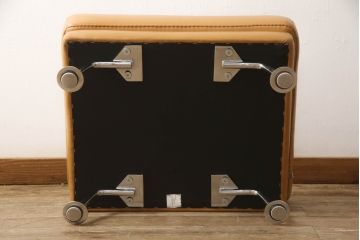 中古　美品　IDC大塚家具　高級ブランド　Domicil(ドミシール)　本革が高級感溢れるオットマン付きの2.5人掛けソファ(定価約53万円)(2人掛け、3人掛け、ソファ、3P、2P)(R-059911)