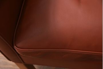 中古　美品　FREDERICIA(フレデリシア)　ボーエ・モーエンセン　ウィングバックのデザインが美しいオットマン付きチェア(ウイングバック、一人掛けソファ、椅子、イス、アームチェア、フットスツール、1Pチェア、北欧)(定価約150万円)(R-059912)