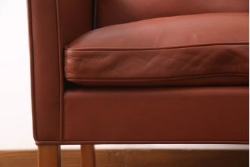 中古　美品　FREDERICIA(フレデリシア)　ボーエ・モーエンセン　ウィングバックのデザインが美しいオットマン付きチェア(ウイングバック、一人掛けソファ、椅子、イス、アームチェア、フットスツール、1Pチェア、北欧)(定価約150万円)(R-059912)