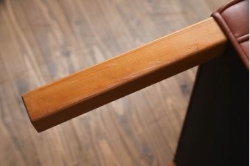 中古　美品　FREDERICIA(フレデリシア)　ボーエ・モーエンセン　ウィングバックのデザインが美しいオットマン付きチェア(ウイングバック、一人掛けソファ、椅子、イス、アームチェア、フットスツール、1Pチェア、北欧)(定価約150万円)(R-059912)