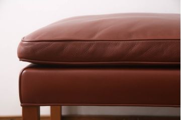 中古　美品　FREDERICIA(フレデリシア)　ボーエ・モーエンセン　ウィングバックのデザインが美しいオットマン付きチェア(ウイングバック、一人掛けソファ、椅子、イス、アームチェア、フットスツール、1Pチェア、北欧)(定価約150万円)(R-059912)