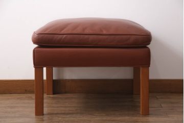 中古　美品　FREDERICIA(フレデリシア)　ボーエ・モーエンセン　ウィングバックのデザインが美しいオットマン付きチェア(ウイングバック、一人掛けソファ、椅子、イス、アームチェア、フットスツール、1Pチェア、北欧)(定価約150万円)(R-059912)