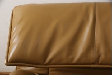 中古　美品　Cassina(カッシーナ)　VERANDA(ヴェランダ) カフェオレ色が落ち着いた雰囲気を醸し出す1Pソファ(一人掛け)(定価約80万円)(R-059915)
