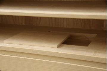 中古　伝統工芸士 横山松雄作　衣装盆たっぷり10杯付きの加茂総桐箪笥(定価約165万円)(胴厚、和タンス、着物箪笥、衣装たんす、桐タンス)(R-059916)
