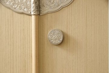中古　伝統工芸士 横山松雄作　衣装盆たっぷり10杯付きの加茂総桐箪笥(定価約165万円)(胴厚、和タンス、着物箪笥、衣装たんす、桐タンス)(R-059916)