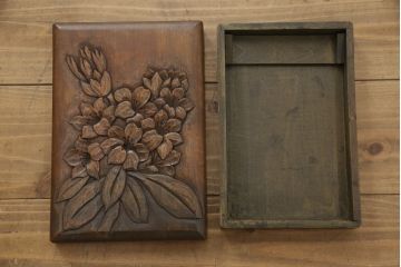 和製ビンテージ　手彫り　小箱のおまけ付き!!　草花のデザインが目を惹く小振りな彫刻入りチェスト(ヴィンテージ、小引き出し、引き出し)(R-059919)