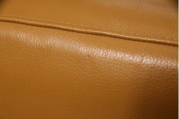 中古　美品　IDC大塚家具　Domicil(ドミシール)　ユニークなデザインが空間のアクセントになるレザーソファ(本革、一人掛けソファ、1P、1人掛け)(定価約16万円)(R-059929)