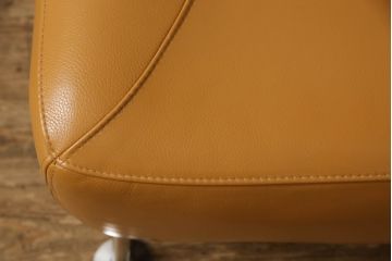 中古　美品　IDC大塚家具　Domicil(ドミシール)　ユニークなデザインが空間のアクセントになるレザーソファ(本革、一人掛けソファ、1P、1人掛け)(定価約16万円)(R-059929)