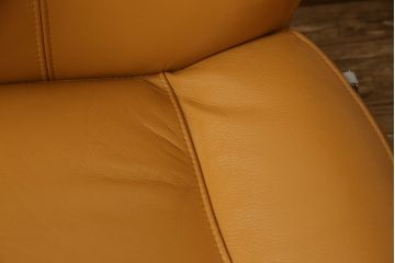 中古　美品　IDC大塚家具　Domicil(ドミシール)　ユニークなデザインが空間のアクセントになるレザーソファ(本革、一人掛けソファ、1P、1人掛け)(定価約16万円)(R-059929)