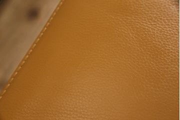 中古　美品　IDC大塚家具　Domicil(ドミシール)　ユニークなデザインが空間のアクセントになるレザーソファ(本革、一人掛けソファ、1P、1人掛け)(定価約16万円)(R-059929)