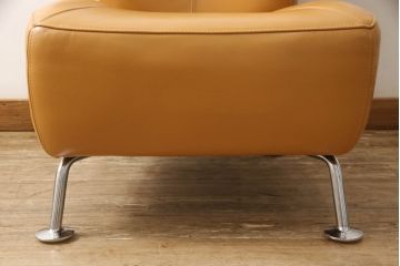 中古　美品　IDC大塚家具　Domicil(ドミシール)　ユニークなデザインが空間のアクセントになるレザーソファ(本革、一人掛けソファ、1P、1人掛け)(定価約16万円)(R-059929)