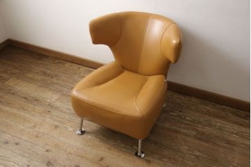 中古　美品　IDC大塚家具　Domicil(ドミシール)　ユニークなデザインが空間のアクセントになるレザーソファ(本革、一人掛けソファ、1P、1人掛け)(定価約16万円)(R-059930)