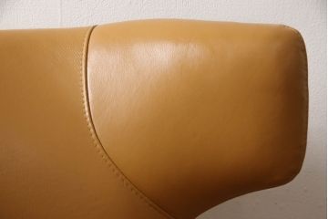 中古　美品　IDC大塚家具　Domicil(ドミシール)　ユニークなデザインが空間のアクセントになるレザーソファ(本革、一人掛けソファ、1P、1人掛け)(定価約16万円)(R-059930)