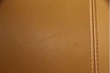 中古　美品　IDC大塚家具　Domicil(ドミシール)　ユニークなデザインが空間のアクセントになるレザーソファ(本革、一人掛けソファ、1P、1人掛け)(定価約16万円)(R-059930)