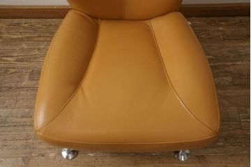 中古　美品　IDC大塚家具　Domicil(ドミシール)　ユニークなデザインが空間のアクセントになるレザーソファ(本革、一人掛けソファ、1P、1人掛け)(定価約16万円)(R-059930)