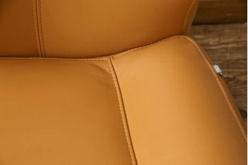 中古　美品　IDC大塚家具　Domicil(ドミシール)　ユニークなデザインが空間のアクセントになるレザーソファ(本革、一人掛けソファ、1P、1人掛け)(定価約16万円)(R-059930)