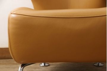 中古　美品　IDC大塚家具　Domicil(ドミシール)　ユニークなデザインが空間のアクセントになるレザーソファ(本革、一人掛けソファ、1P、1人掛け)(定価約16万円)(R-059930)