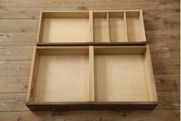 中古　横浜クラシック家具　ノックオンウッド(knockonwood)　Hand Made　上品なデザインが美しいカップボード(食器棚、飾り棚、戸棚、収納棚、キャビネット)(定価約55万円)(R-059932)