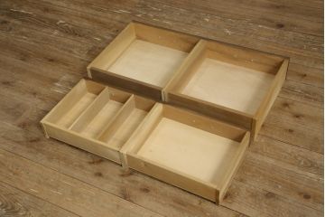 中古　横浜クラシック家具　ノックオンウッド(knockonwood)　Hand Made　上品なデザインが美しいカップボード(食器棚、飾り棚、戸棚、収納棚、キャビネット)(定価約55万円)(R-059932)