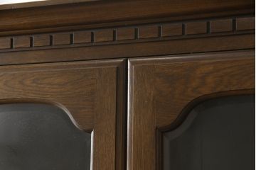 中古　横浜クラシック家具　ノックオンウッド(knockonwood)　Hand Made　上品なデザインが美しいカップボード(食器棚、飾り棚、戸棚、収納棚、キャビネット)(定価約55万円)(R-059932)
