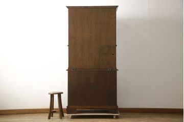 中古　横浜クラシック家具　ノックオンウッド(knockonwood)　Hand Made　上品なデザインが美しいカップボード(食器棚、飾り棚、戸棚、収納棚、キャビネット)(定価約55万円)(R-059932)