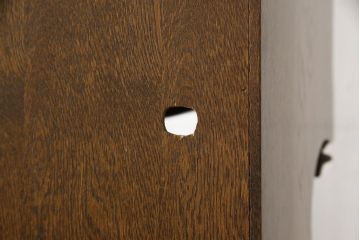 中古　横浜クラシック家具　ノックオンウッド(knockonwood)　Hand Made　上品なデザインが美しいカップボード(食器棚、飾り棚、戸棚、収納棚、キャビネット)(定価約55万円)(R-059932)