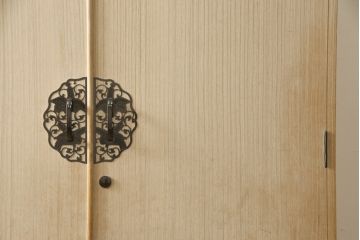 中古　国産　職人手造り　透かしの金具が素敵な総桐箪笥(並厚、総桐たんす、着物箪笥、和タンス、衣装箪笥)(R-059933)