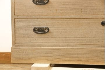 中古　国産　職人手造り　透かしの金具が素敵な総桐箪笥(並厚、総桐たんす、着物箪笥、和タンス、衣装箪笥)(R-059933)