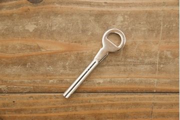 中古　国産　職人手造り　透かしの金具が素敵な総桐箪笥(並厚、総桐たんす、着物箪笥、和タンス、衣装箪笥)(R-059933)