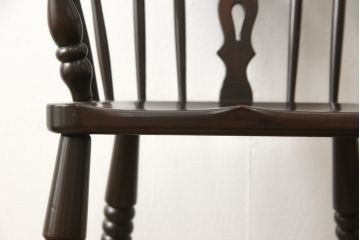中古　美品　松本民芸家具　洋風のクラシカルなデザインが美しい子ども用ウィンザーチェア(アームチェア、板座チェア、子ども椅子、イス、チャイルドチェア、ウインザーチェア)(R-059934)