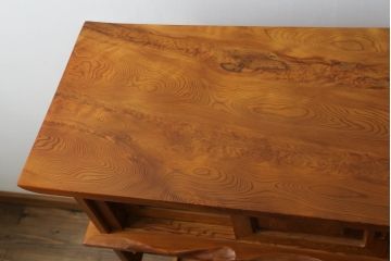 中古　美品　和製民芸家具　屋久杉　無垢材　漆塗りの艶やかな木肌が美しい飾り棚(収納棚、戸棚、茶棚、違い棚、茶箪笥)(R-059936)