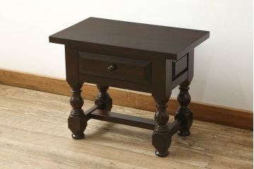 中古　超美品　松本民芸家具　ワンランク上の贅沢な空間にぴったりな風格漂うナイト卓子(サイドテーブル、ナイトテーブル、コーヒーテーブル)(R-059941)