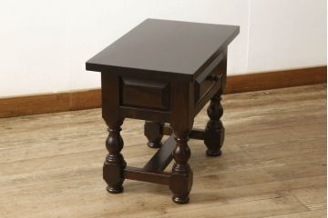 中古　超美品　松本民芸家具　ワンランク上の贅沢な空間にぴったりな風格漂うナイト卓子(サイドテーブル、ナイトテーブル、コーヒーテーブル)(R-059941)