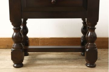 中古　超美品　松本民芸家具　ワンランク上の贅沢な空間にぴったりな風格漂うナイト卓子(サイドテーブル、ナイトテーブル、コーヒーテーブル)(R-059941)
