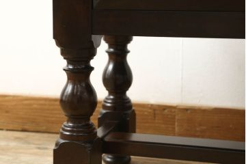 中古　超美品　松本民芸家具　ワンランク上の贅沢な空間にぴったりな風格漂うナイト卓子(サイドテーブル、ナイトテーブル、コーヒーテーブル)(R-059941)