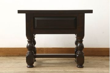 中古　超美品　松本民芸家具　ワンランク上の贅沢な空間にぴったりな風格漂うナイト卓子(サイドテーブル、ナイトテーブル、コーヒーテーブル)(R-059941)
