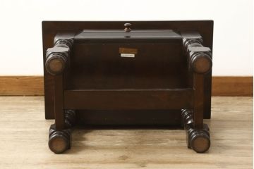 中古　超美品　松本民芸家具　ワンランク上の贅沢な空間にぴったりな風格漂うナイト卓子(サイドテーブル、ナイトテーブル、コーヒーテーブル)(R-059941)