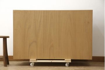 中古　美品　国産　職人手造り　天板・脚または台輪リメイク　上品な佇まいが魅力の総桐箪笥ローチェスト(桐たんす、和タンス、ローボード、引き出し、衣装箪笥、着物箪笥)(R-059942)