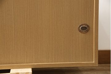 中古　美品　国産　職人手造り　脚または台輪リメイク　上品な佇まいが魅力の総桐箪笥ローボード(桐たんす、テレビ台、テレビボード、収納棚、戸棚)(R-059959)