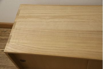 中古　美品　国産　職人手造り　脚または台輪リメイク　上品な佇まいが魅力の総桐箪笥ローボード(桐たんす、テレビ台、テレビボード、収納棚、戸棚)(R-059959)